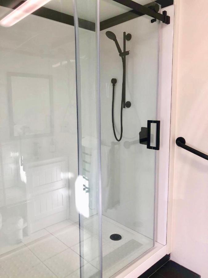 Le Chalet Waiheke Apartments Ostend Luaran gambar
